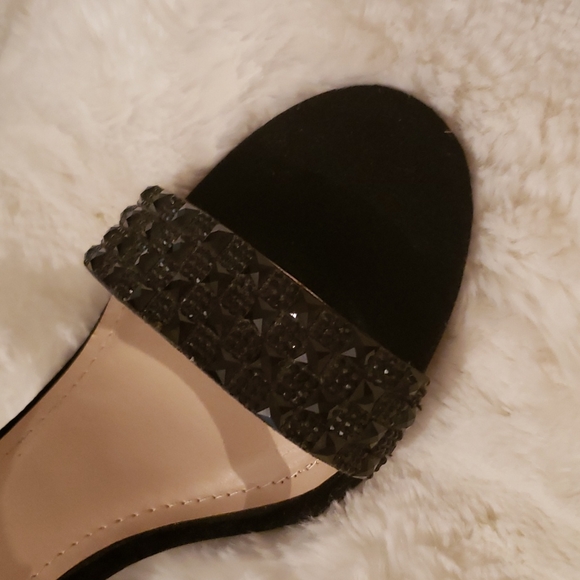 Shoes - Picture 2 of 4